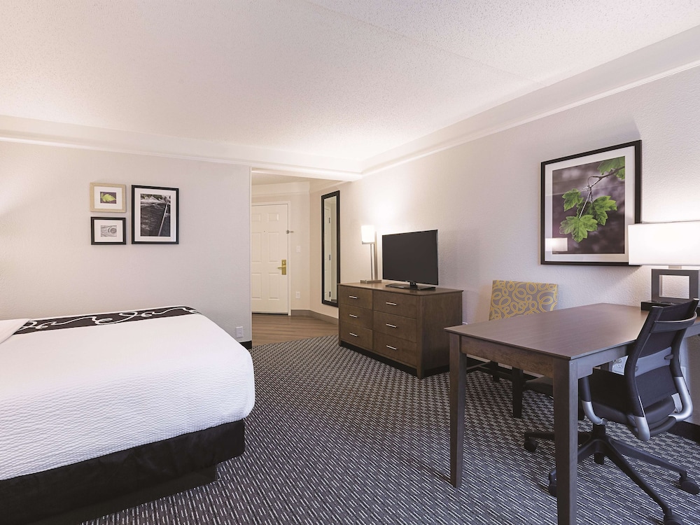 Imagen de la habitación del Hotel La Quinta Inn and Suites By Wyndham Dallas Plano West. Foto 12
