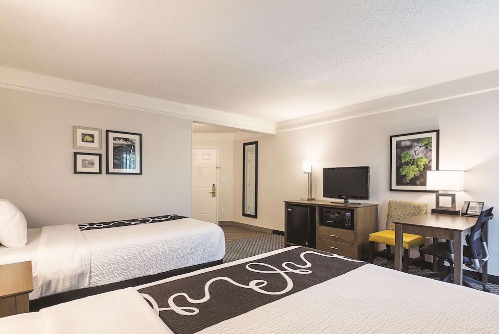 Imagen de la habitación del Hotel La Quinta Inn and Suites By Wyndham Dallas Plano West. Foto 14