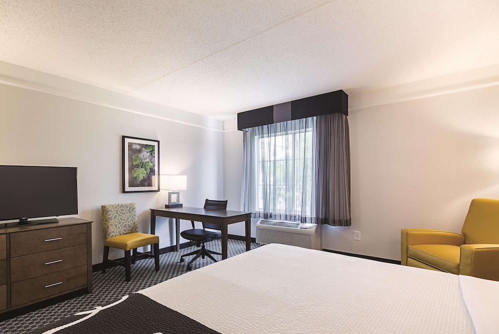 Imagen de la habitación del Hotel La Quinta Inn and Suites By Wyndham Dallas Plano West. Foto 16
