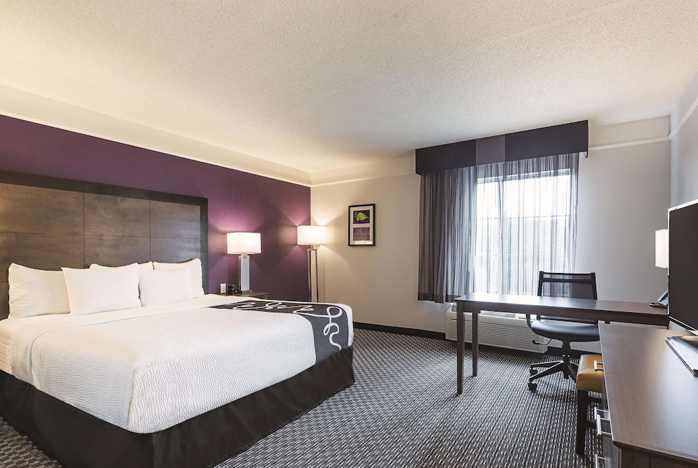 Imagen de la habitación del Hotel La Quinta Inn and Suites By Wyndham Dallas Plano West. Foto 17