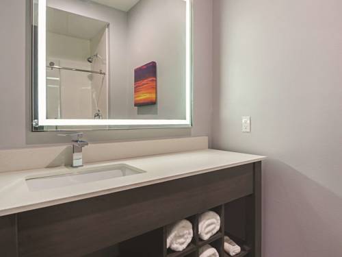 Imagen de la habitación del Hotel La Quinta Inn and Suites By Wyndham Dallas - Wylie. Foto 3