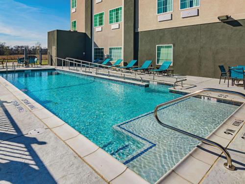 Imagen de la piscina del Hotel La Quinta Inn and Suites By Wyndham Dallas - Wylie. Foto 11