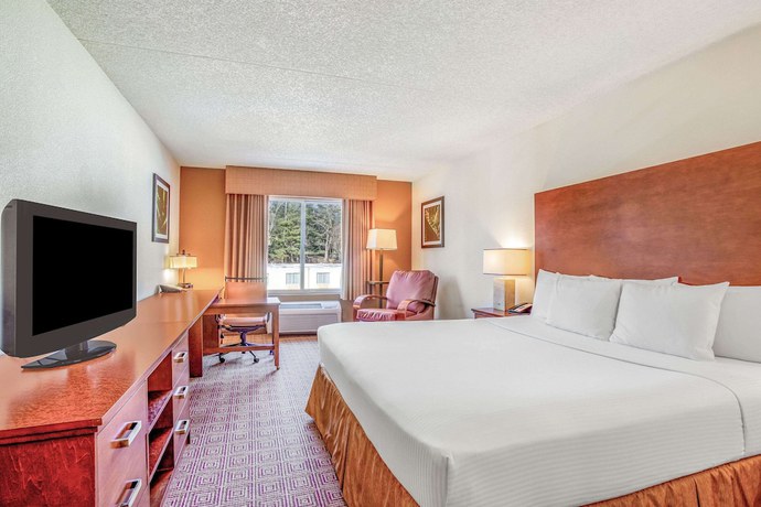 Imagen de la habitación del Hotel La Quinta Inn and Suites By Wyndham Danbury. Foto 5