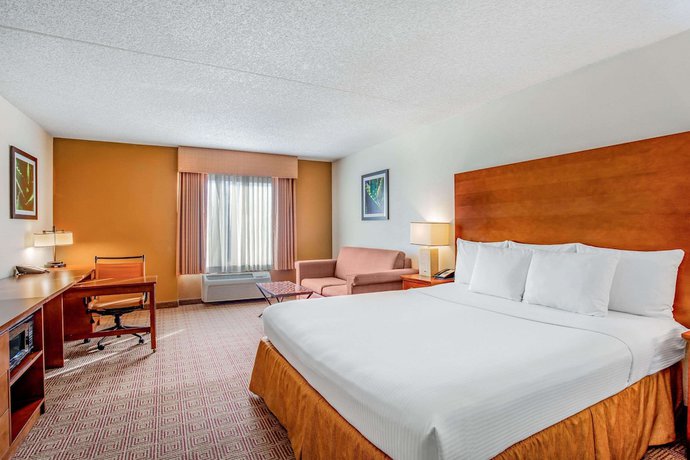 Imagen de la habitación del Hotel La Quinta Inn and Suites By Wyndham Danbury. Foto 12