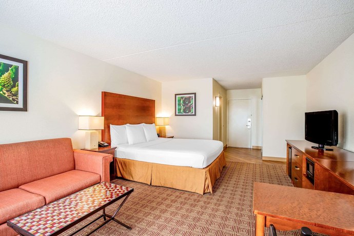 Imagen de la habitación del Hotel La Quinta Inn and Suites By Wyndham Danbury. Foto 16