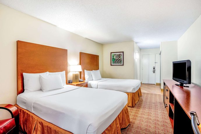 Imagen de la habitación del Hotel La Quinta Inn and Suites By Wyndham Danbury. Foto 17