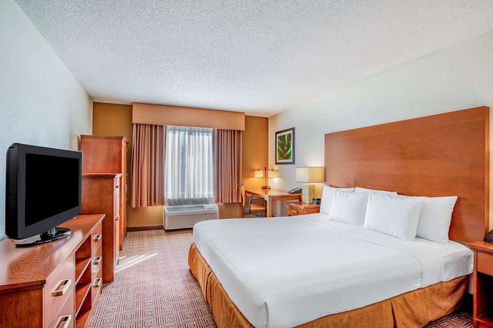 Imagen de la habitación del Hotel La Quinta Inn and Suites By Wyndham Danbury. Foto 19