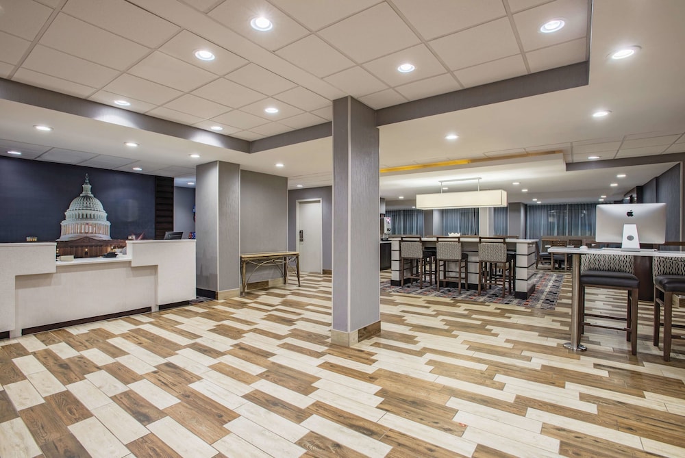 Imagen de los interiores del Hotel La Quinta Inn and Suites By Wyndham Dc Metro Capital Beltway. Foto 16
