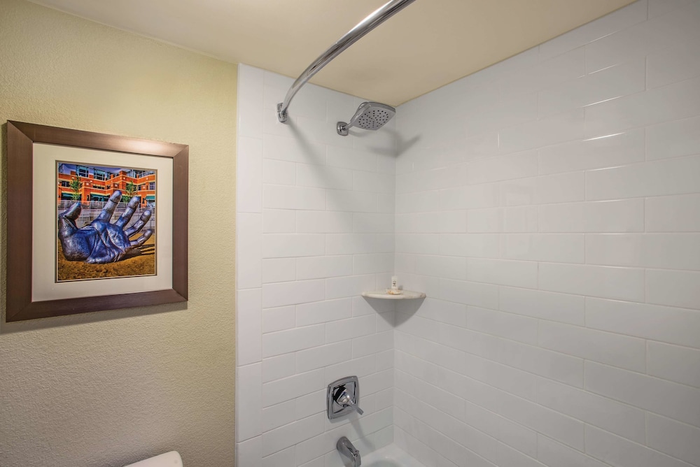 Imagen de la habitación del Hotel La Quinta Inn and Suites By Wyndham Dc Metro Capital Beltway. Foto 13