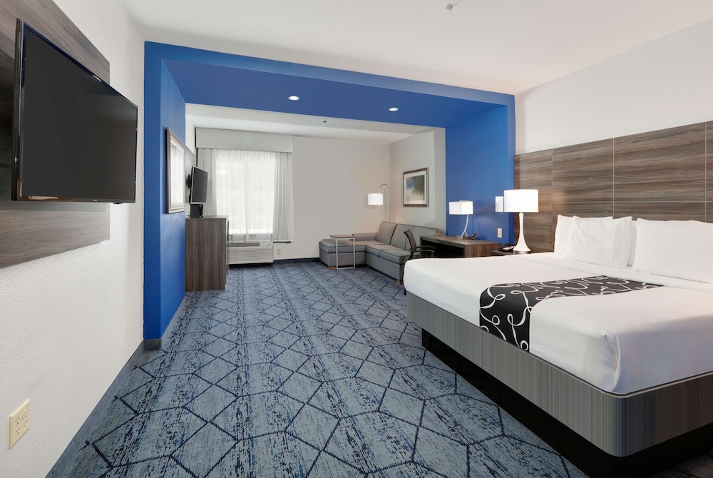 Imagen de la habitación del Hotel La Quinta Inn and Suites By Wyndham Denton - University Drive. Foto 10