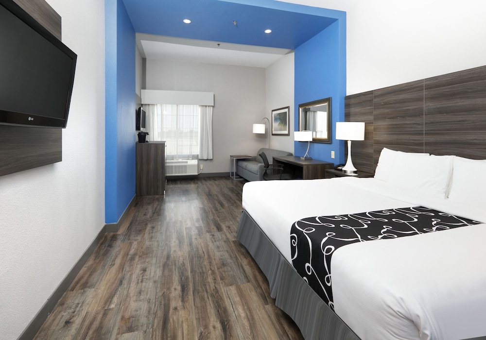 Imagen de la habitación del Hotel La Quinta Inn and Suites By Wyndham Denton - University Drive. Foto 11