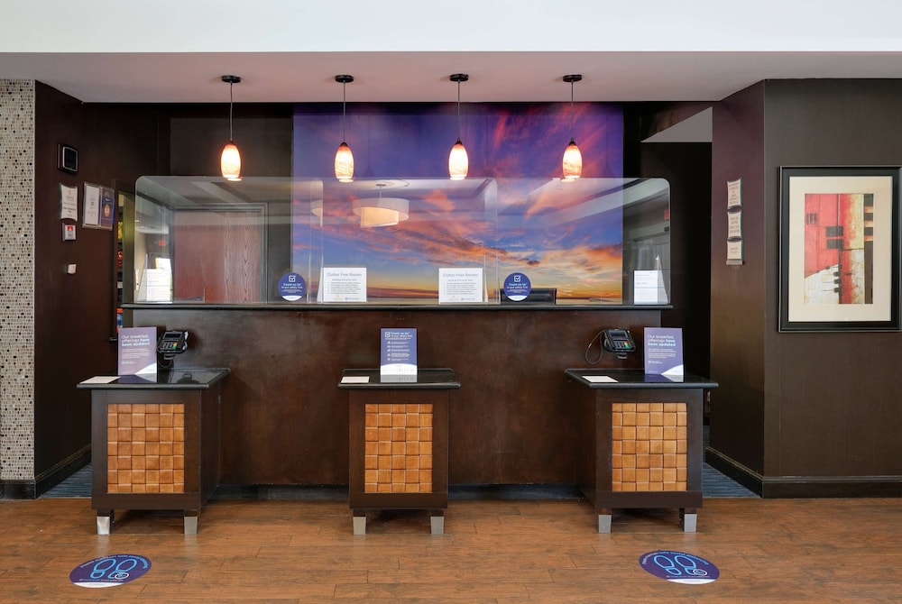 Imagen de los interiores del Hotel La Quinta Inn and Suites By Wyndham Denton - University Drive. Foto 19