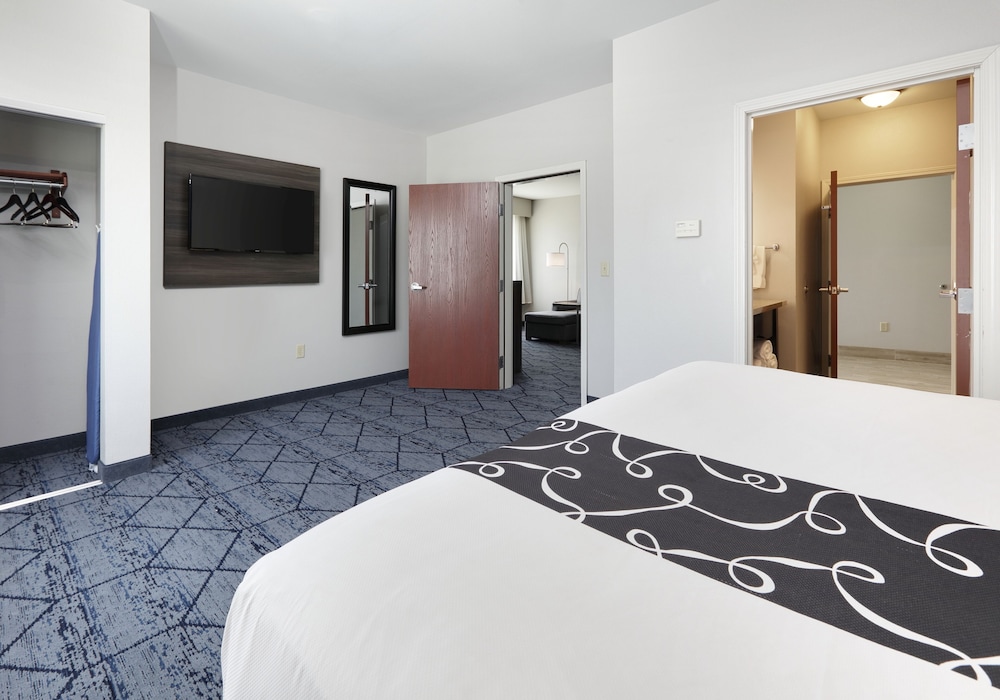 Imagen de la habitación del Hotel La Quinta Inn and Suites By Wyndham Denton - University Drive. Foto 14