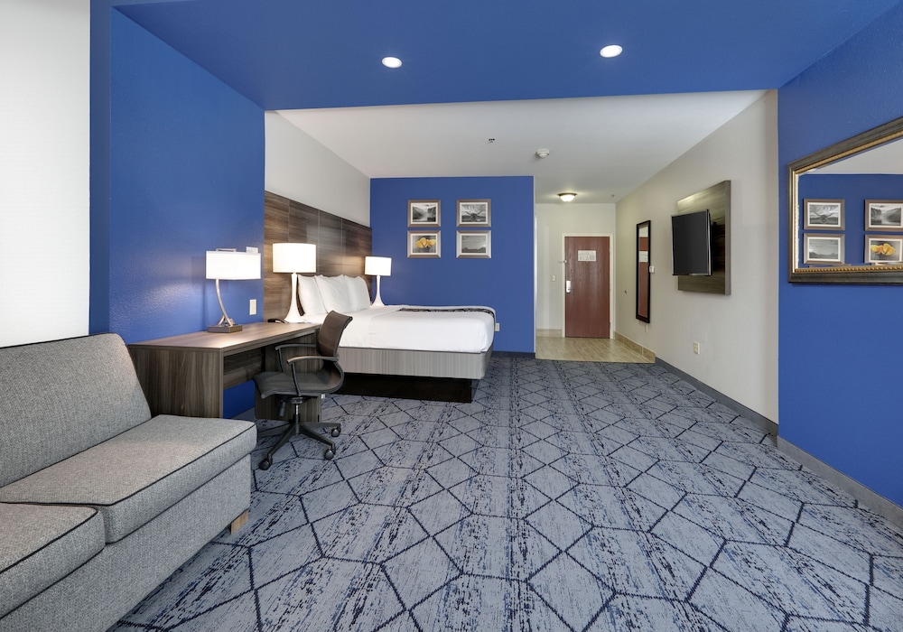 Imagen de la habitación del Hotel La Quinta Inn and Suites By Wyndham Denton - University Drive. Foto 18