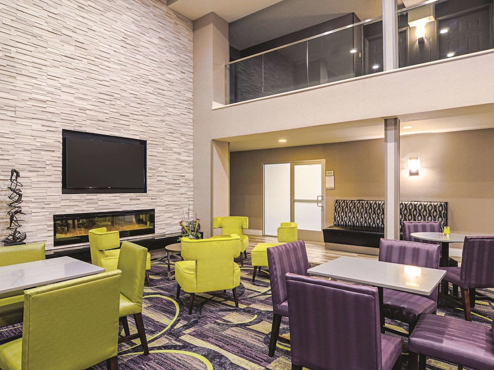 Imagen de los interiores del Hotel La Quinta Inn and Suites By Wyndham Denver Airport Dia. Foto 19