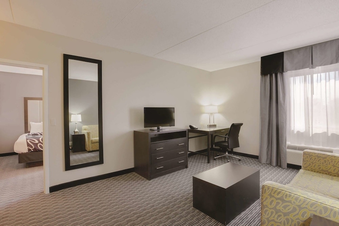 Imagen de la habitación del Hotel La Quinta Inn and Suites By Wyndham Detroit Metro Airport. Foto 4