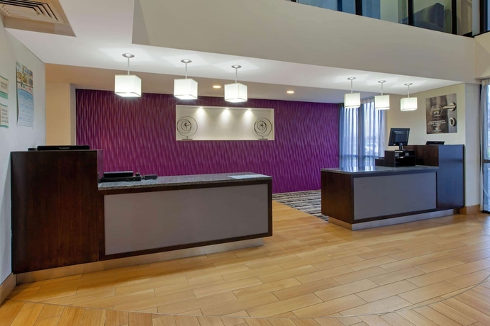 Imagen de los interiores del Hotel La Quinta Inn and Suites By Wyndham Detroit Metro Airport. Foto 19