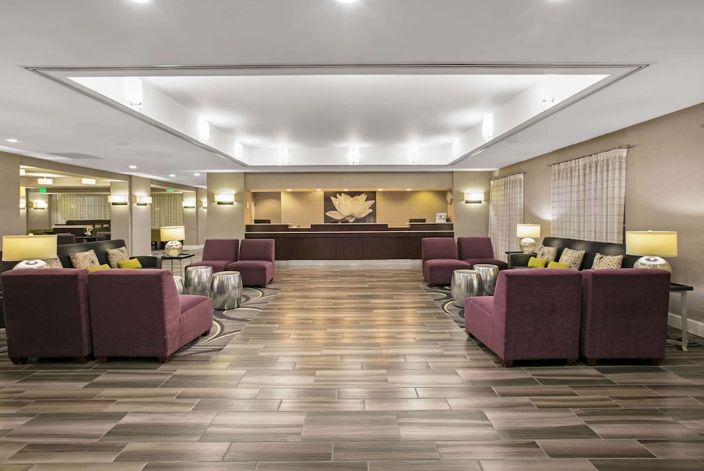 Imagen de los interiores del Hotel La Quinta Inn and Suites By Wyndham Dfw Airport South / Irving. Foto 18