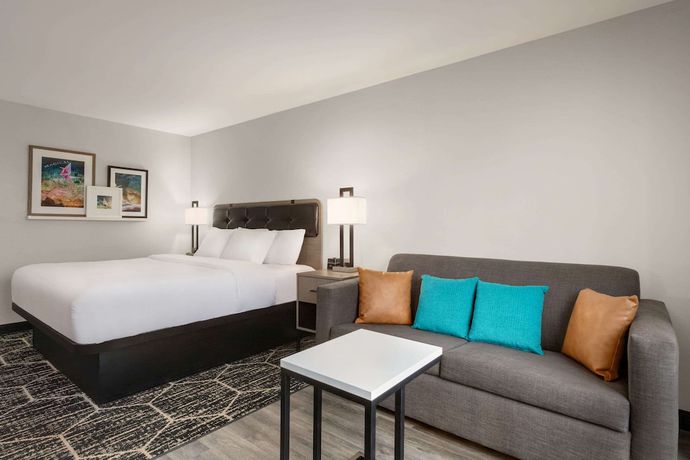 Imagen de la habitación del Hotel La Quinta Inn and Suites By Wyndham Dothan. Foto 9