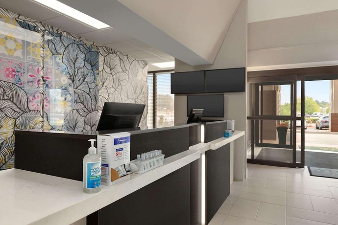 Imagen de los interiores del Hotel La Quinta Inn and Suites By Wyndham Dothan. Foto 20