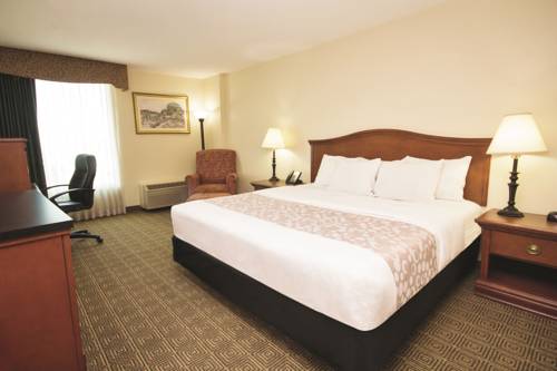 Imagen de la habitación del Hotel La Quinta Inn and Suites By Wyndham Downtown Conference Center. Foto 6