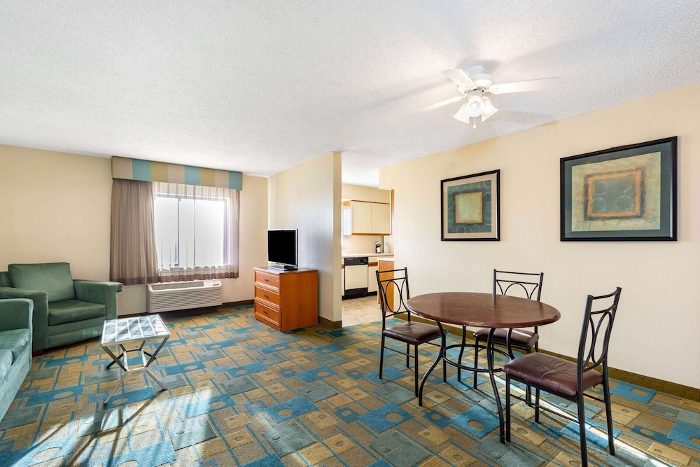 Imagen de la habitación del Hotel La Quinta Inn and Suites By Wyndham El Paso East. Foto 6
