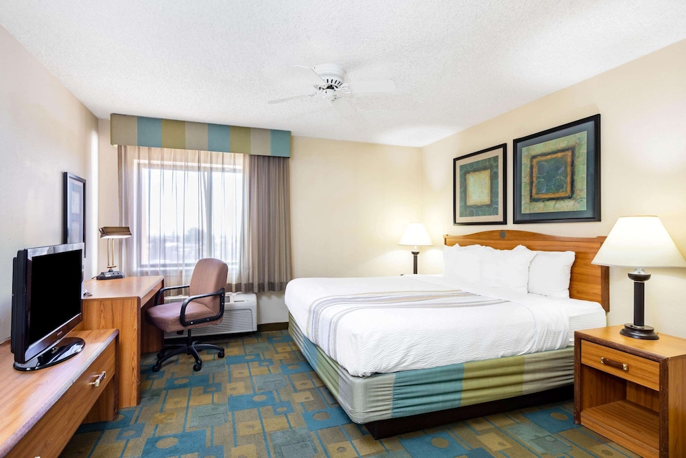 Imagen de la habitación del Hotel La Quinta Inn and Suites By Wyndham El Paso East. Foto 7