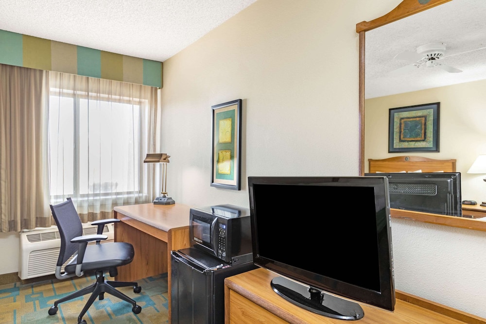 Imagen de la habitación del Hotel La Quinta Inn and Suites By Wyndham El Paso East. Foto 16