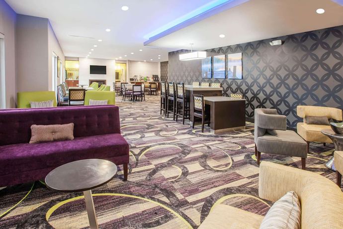 Imagen de los interiores del Hotel La Quinta Inn and Suites By Wyndham Elkhart. Foto 9