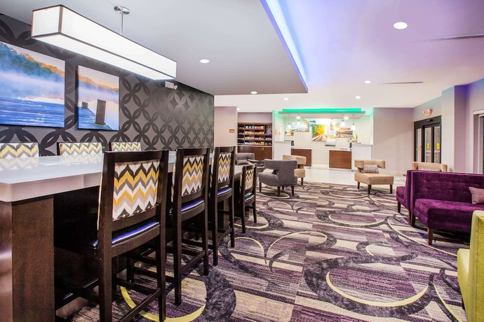 Imagen de los interiores del Hotel La Quinta Inn and Suites By Wyndham Elkhart. Foto 10