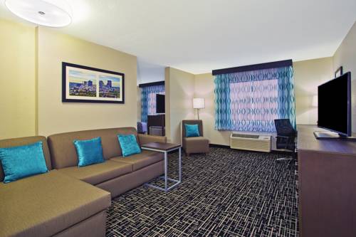 Imagen de la habitación del Hotel La Quinta Inn and Suites By Wyndham Fairborn Wright-patterson. Foto 8