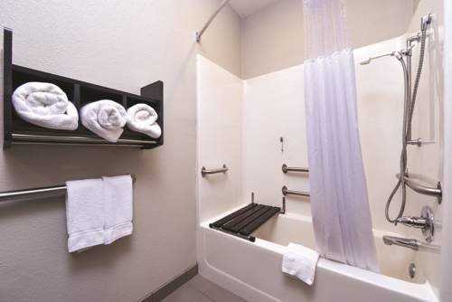 Imagen de la habitación del Hotel La Quinta Inn and Suites By Wyndham Fayetteville. Foto 4