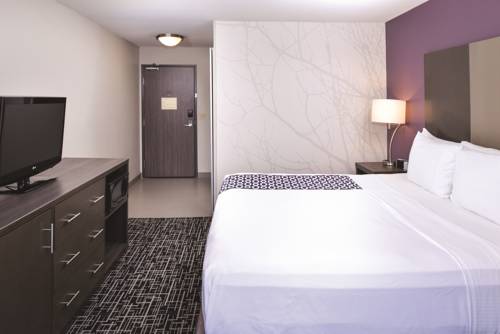 Imagen de la habitación del Hotel La Quinta Inn and Suites By Wyndham Fayetteville. Foto 9