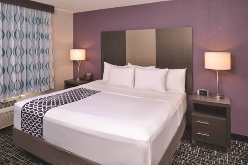Imagen de la habitación del Hotel La Quinta Inn and Suites By Wyndham Fayetteville. Foto 11