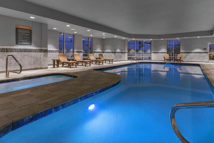 Imagen de la piscina del Hotel La Quinta Inn and Suites By Wyndham Flagstaff East I-40. Foto 20