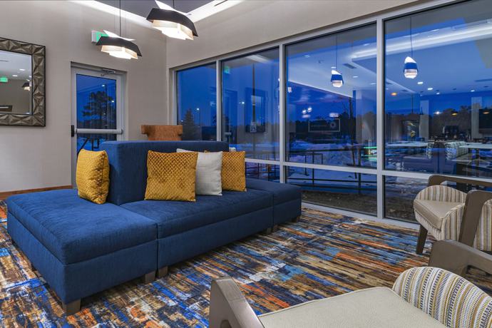 Imagen de los interiores del Hotel La Quinta Inn and Suites By Wyndham Flagstaff East I-40. Foto 18