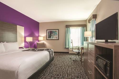 Imagen de la habitación del Hotel La Quinta Inn and Suites By Wyndham Forsyth. Foto 2