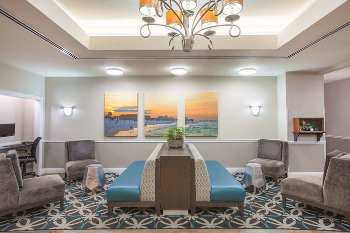 Imagen de los interiores del Hotel La Quinta Inn and Suites By Wyndham Fort Walton Beach. Foto 19