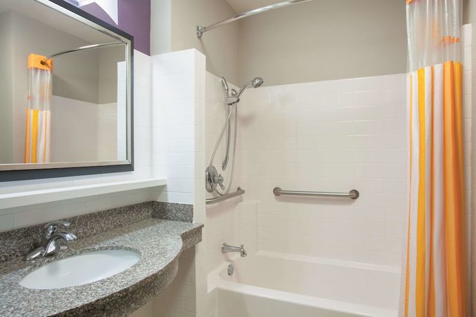 Imagen de la habitación del Hotel La Quinta Inn and Suites By Wyndham Fort Walton Beach. Foto 4