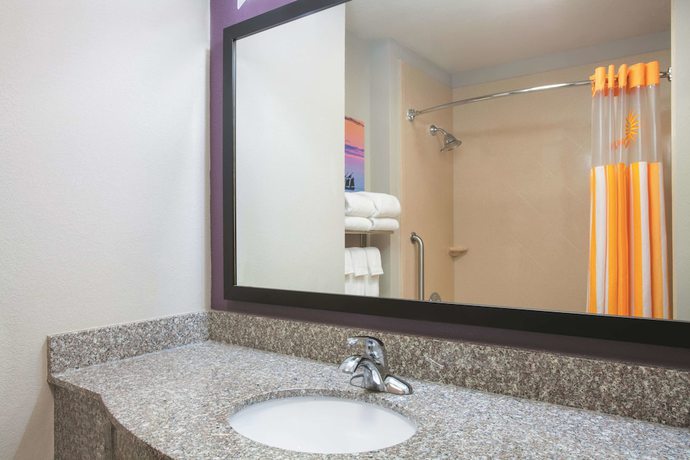 Imagen de la habitación del Hotel La Quinta Inn and Suites By Wyndham Fort Walton Beach. Foto 5