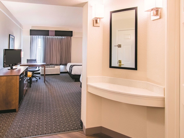 Imagen de la habitación del Hotel La Quinta Inn and Suites By Wyndham Fort Worth City View. Foto 9