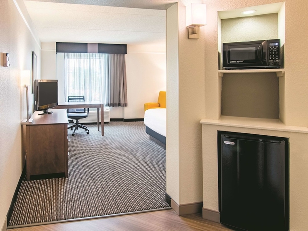 Imagen de la habitación del Hotel La Quinta Inn and Suites By Wyndham Fort Worth City View. Foto 10