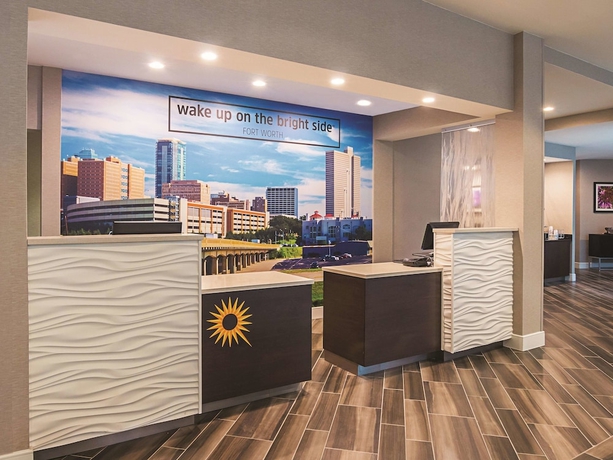 Imagen de los interiores del Hotel La Quinta Inn and Suites By Wyndham Fort Worth City View. Foto 17