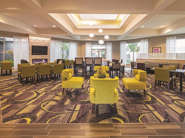 Imagen de los interiores del Hotel La Quinta Inn and Suites By Wyndham Fort Worth City View. Foto 19