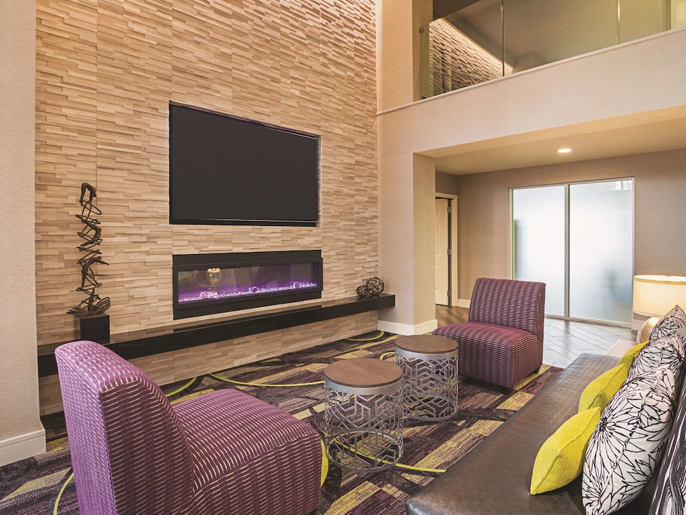 Imagen de los interiores del Hotel La Quinta Inn and Suites By Wyndham Fort Worth North. Foto 19