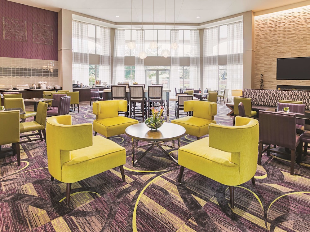 Imagen de los interiores del Hotel La Quinta Inn and Suites By Wyndham Fort Worth North. Foto 20