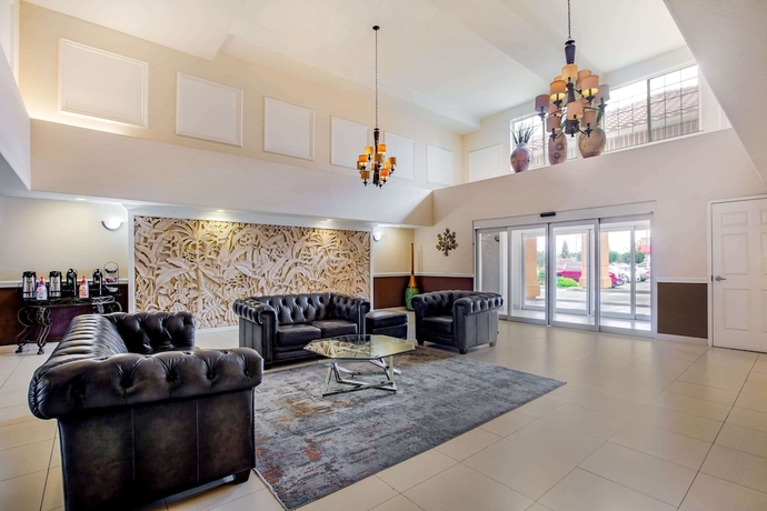 Imagen de los interiores del Hotel La Quinta Inn and Suites By Wyndham Fowler. Foto 18