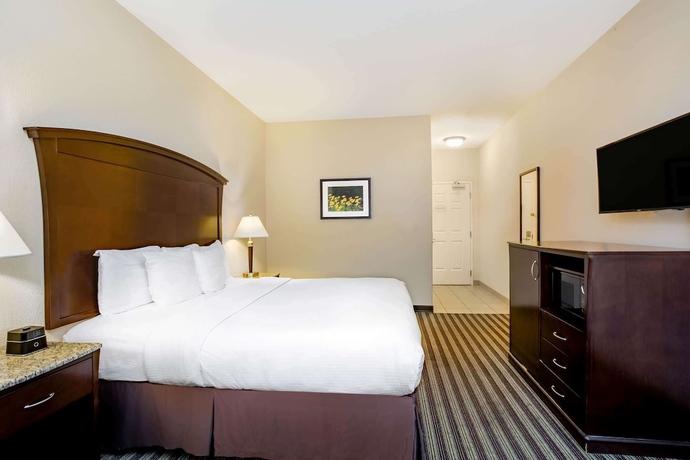 Imagen de la habitación del Hotel La Quinta Inn and Suites By Wyndham Fowler. Foto 12