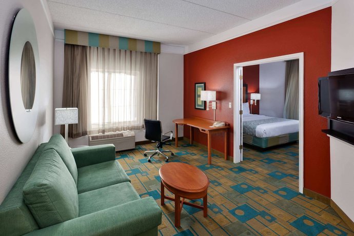 Imagen de la habitación del Hotel La Quinta Inn and Suites By Wyndham Fremont / Silicon Valley. Foto 13