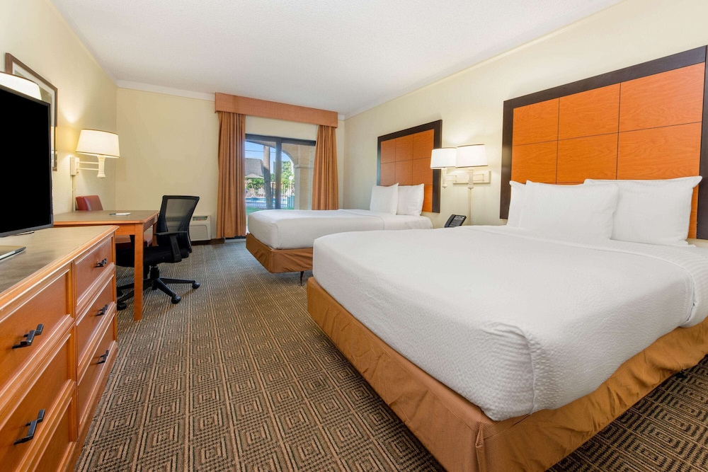 Imagen de la habitación del Hotel La Quinta Inn and Suites By Wyndham Ft Lauderdale Cypress Cr. Foto 2